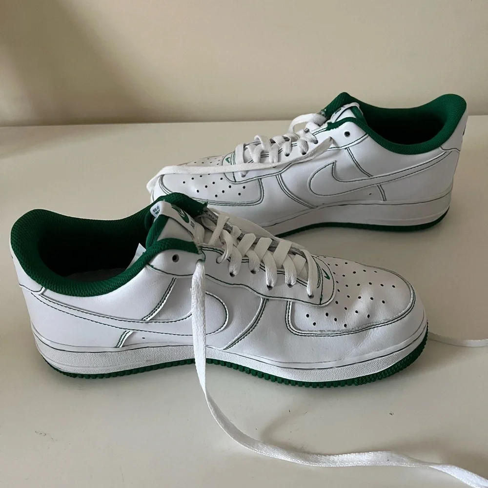 Nike Air Force 1 size 9.5M, white with green stitching - Picture 3 of 13